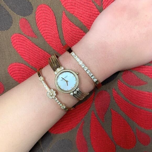 Women’s Anne Klein watch and bangle Bracele set - Picture 7 of 11